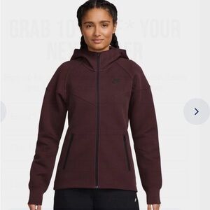 Nike Tech Burgundy Full-Zip Women's Hoodie